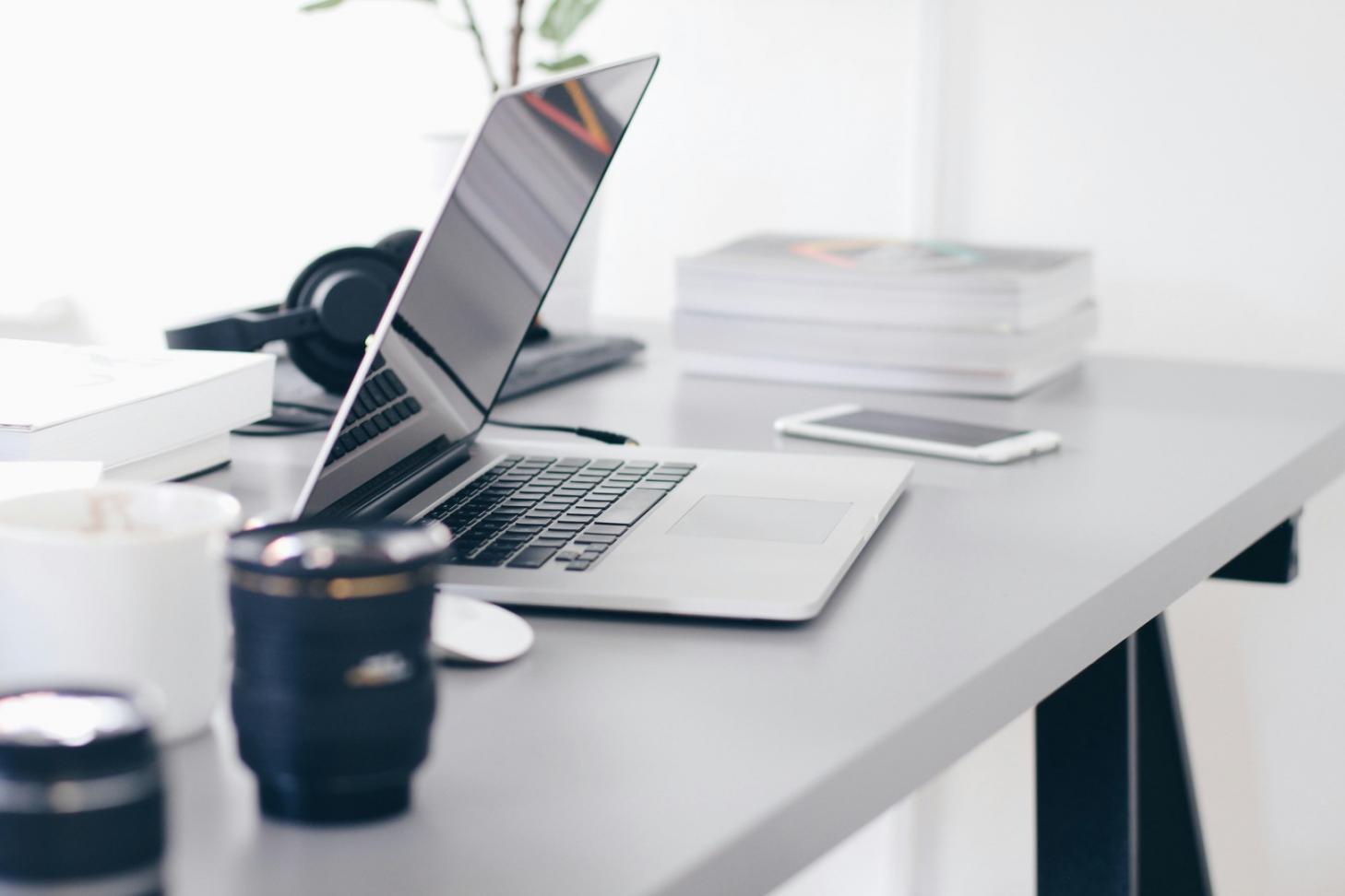 Workshop-Situation mit Teilnehmern an Laptops